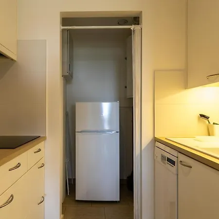Newport Island Apartament *
